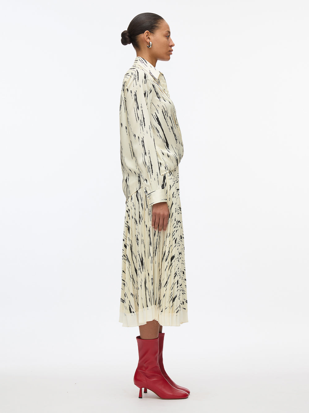 Abstract Wood Grain Crossover Drape Blouse (Ivory Multi)