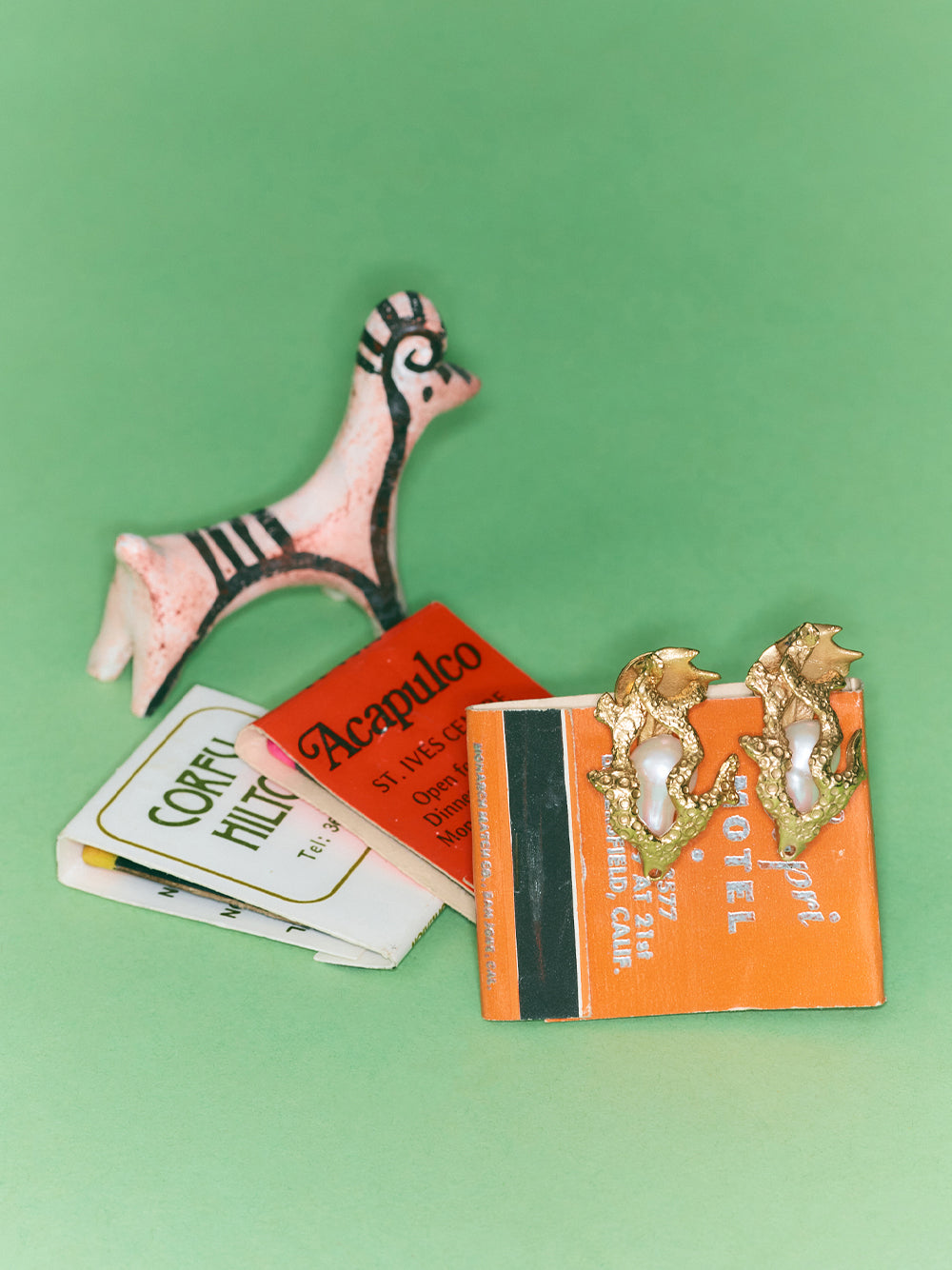 Curio Coral Pearl Earrings (Gold)