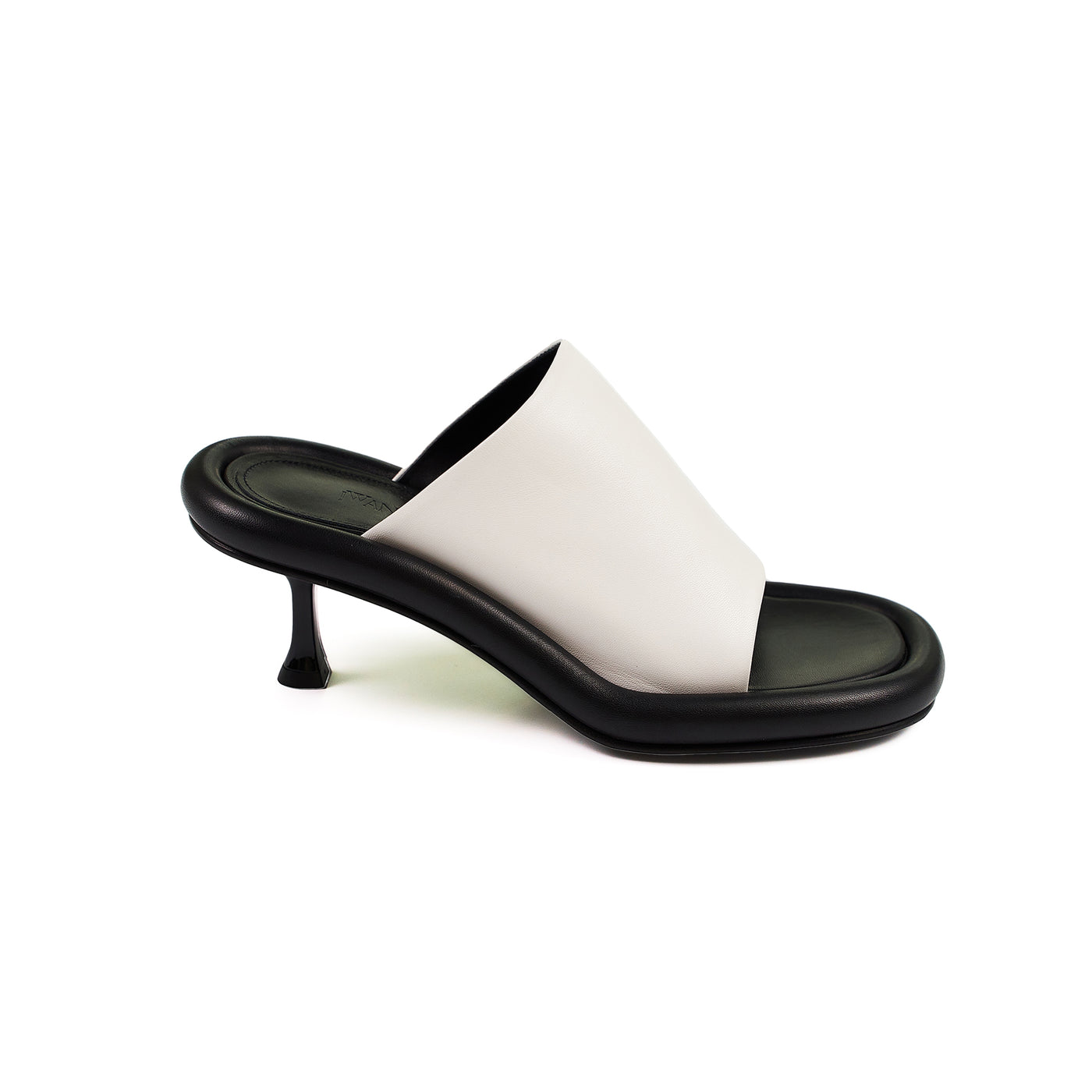 Bumper Mule White/black