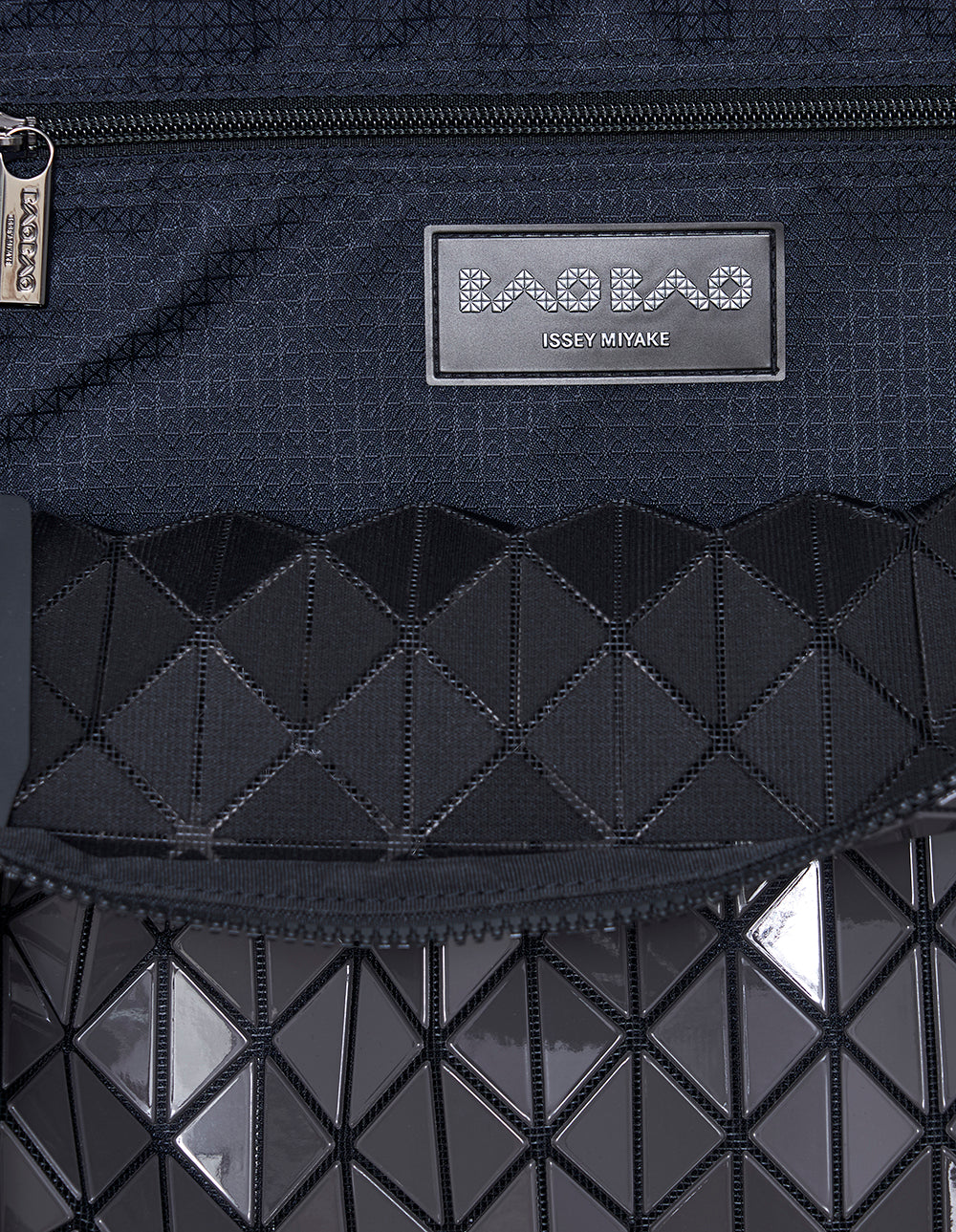 ROW GLOSS Handbag (Dark Gray)