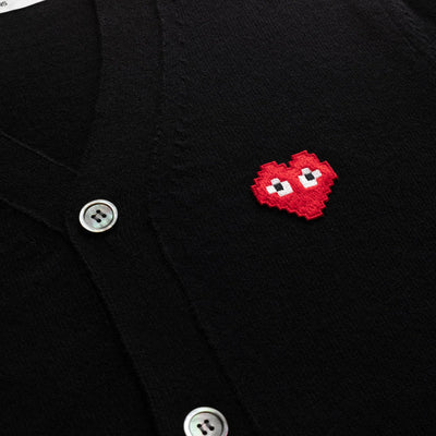 COMME des GARÇONS PLAY_PLAY X THE ARTIST INVADER Cardigan With Red Heart Men (Black)_2