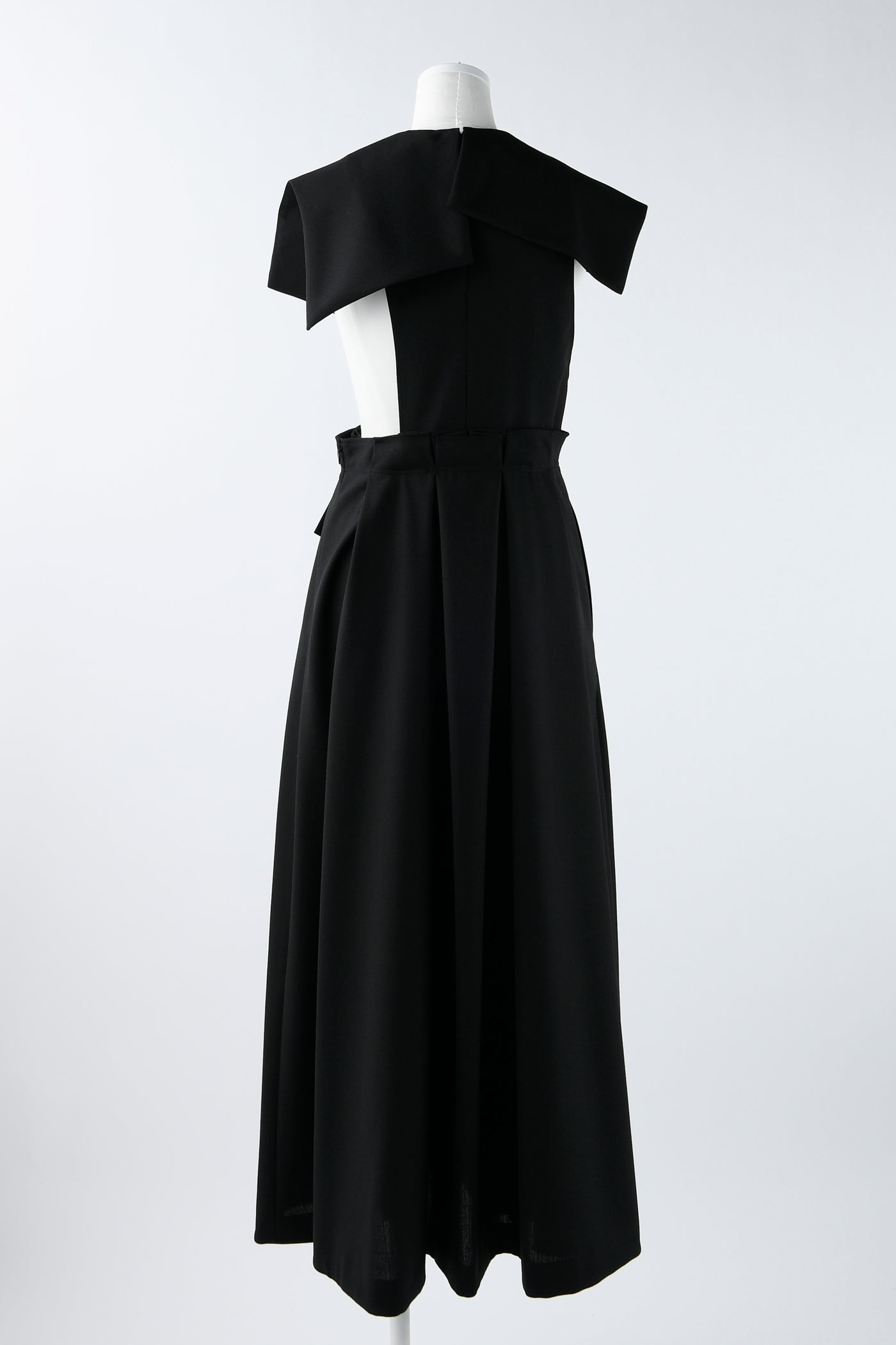 Asymmetry-collar Jumper-skirt (Black)