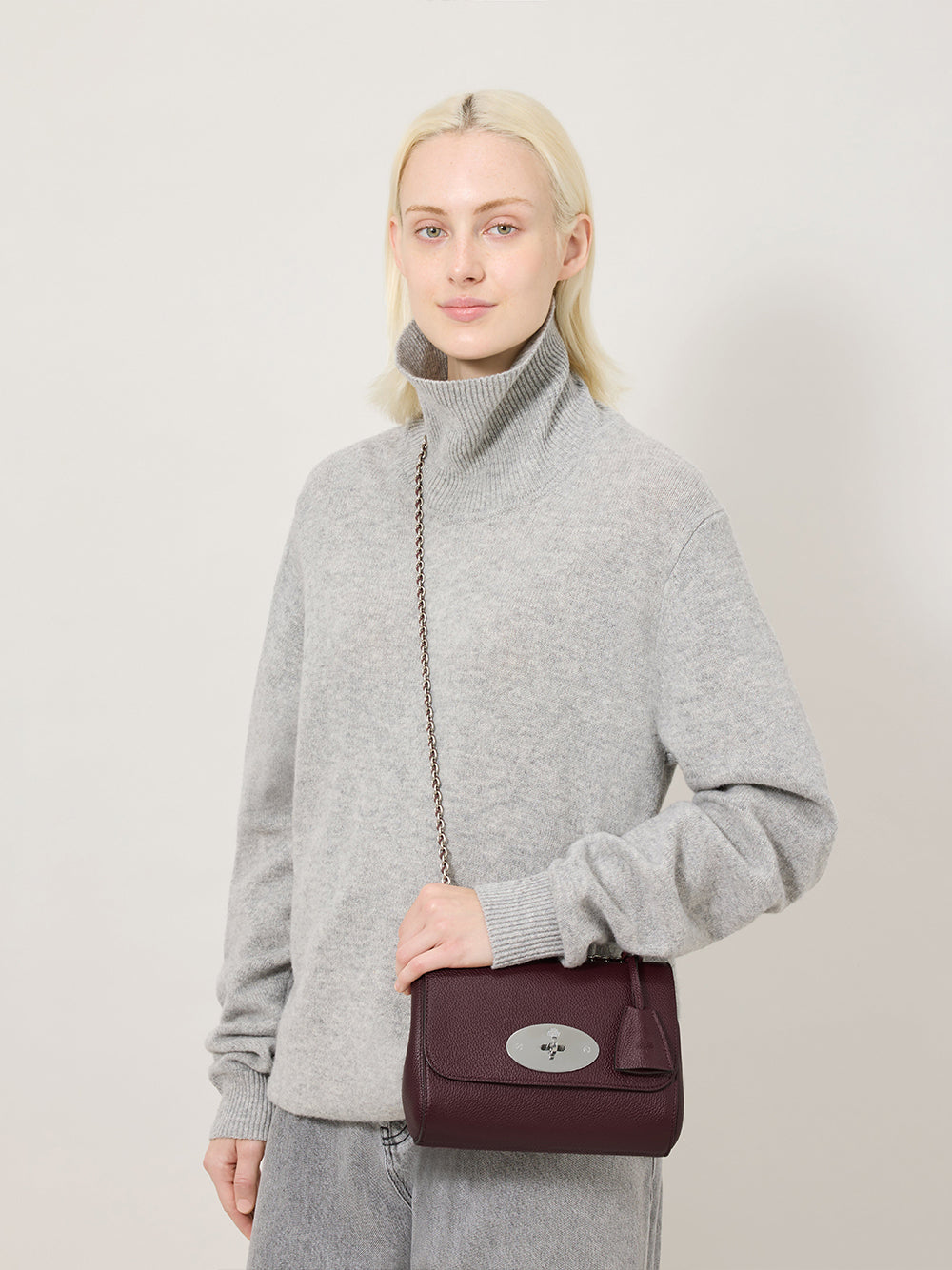 Lily (Black Cherry)