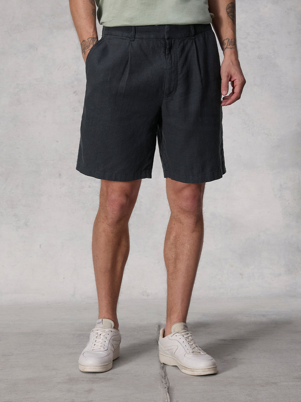 Elliot Pleated Linen Short (Black)