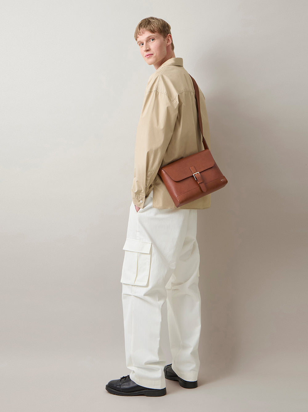 Small Chiltern Crossbody Messenger (Oak)