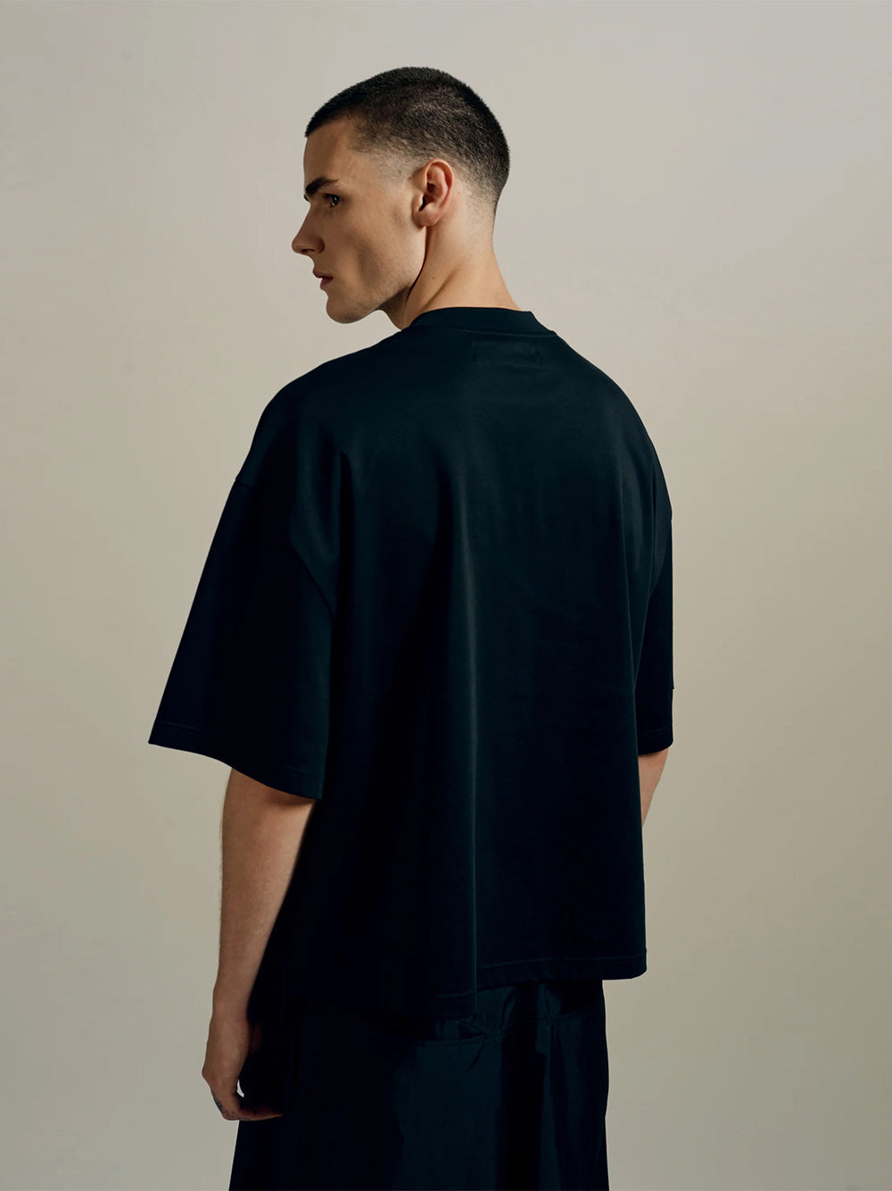 Jodye Twist Tee (Euphoric Black)