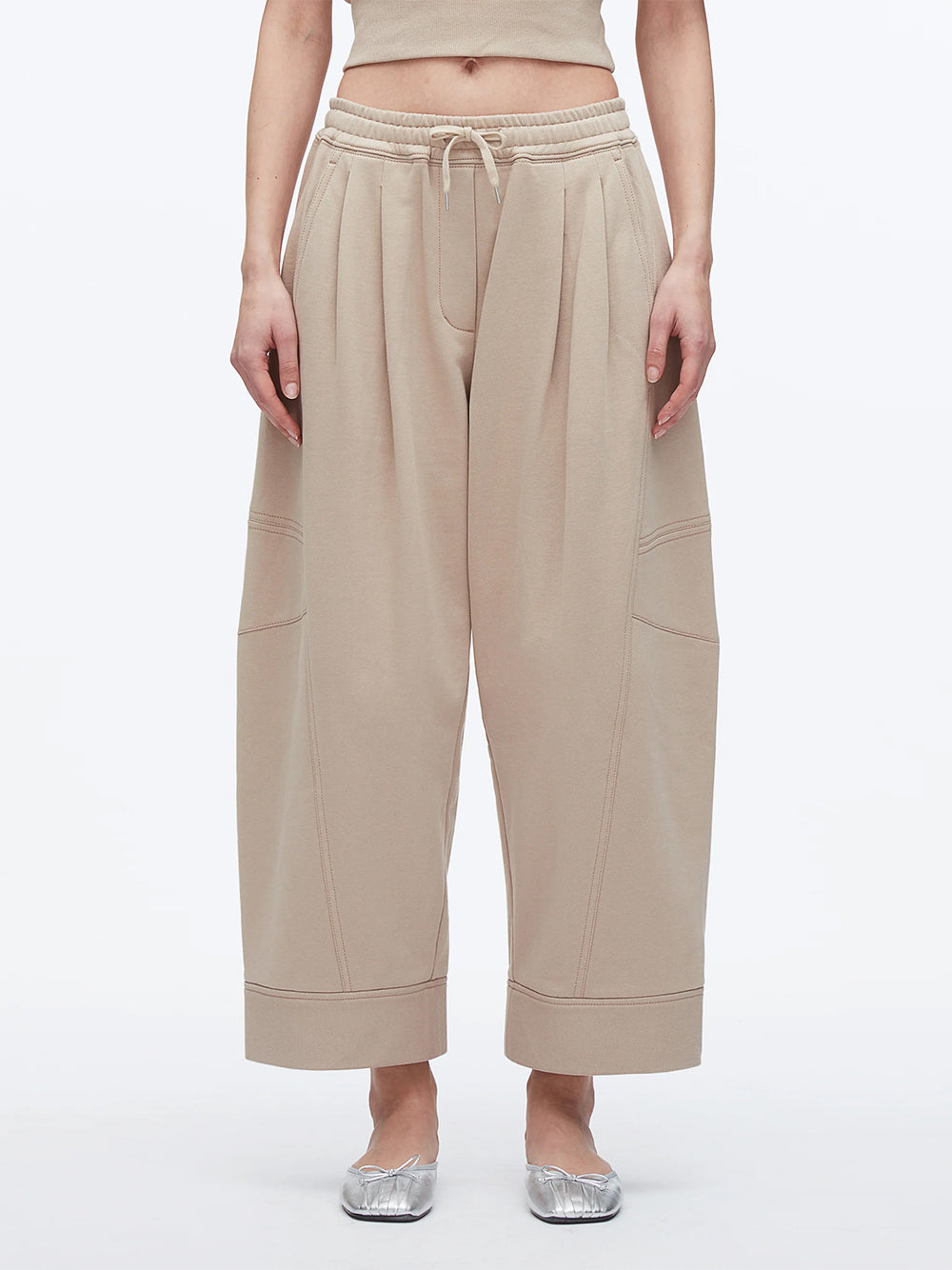 Curved Leg Cropped Sweatpant (Concrete)