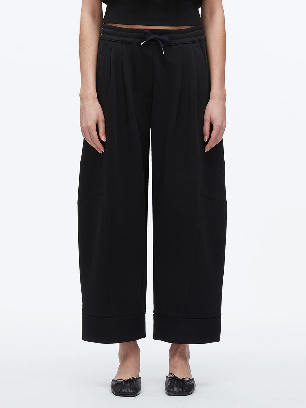 Curved Leg Cropped Sweatpant (Midnight)