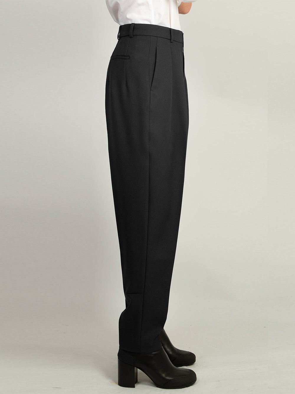 Pleated Tapered Trouser (Black)