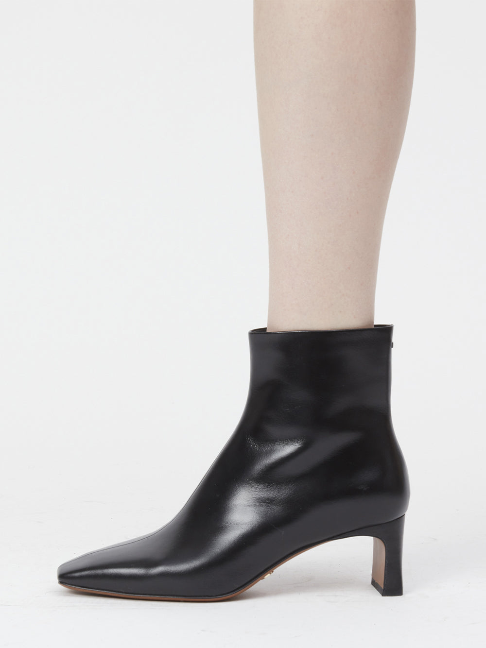 Avery Zip Boot Black
