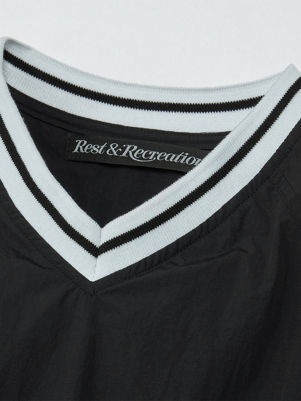 V-Neck Wind Shirt Black