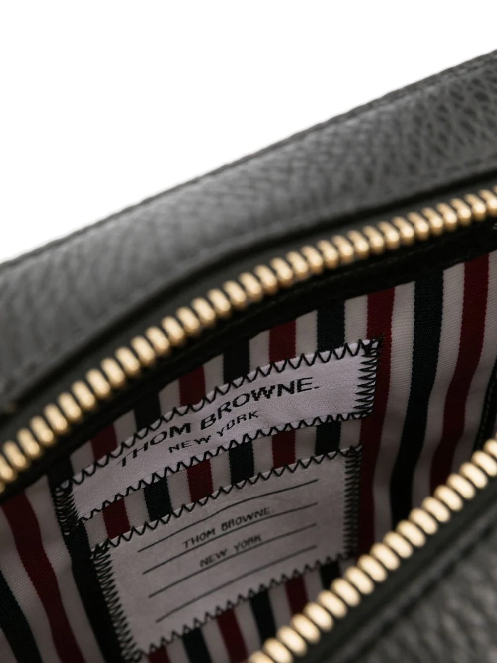 Soft Pebble Grain 4-Bar Vertical Camera Bag (Black)