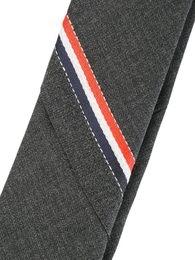 ThomBrowne-ClassicNecktieWithSeamedinRed_White_andBlueSelvedge_26CM_InSuper120_sTwill-DarkGrey-2