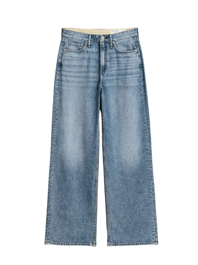 Featherweight Logan Audrey