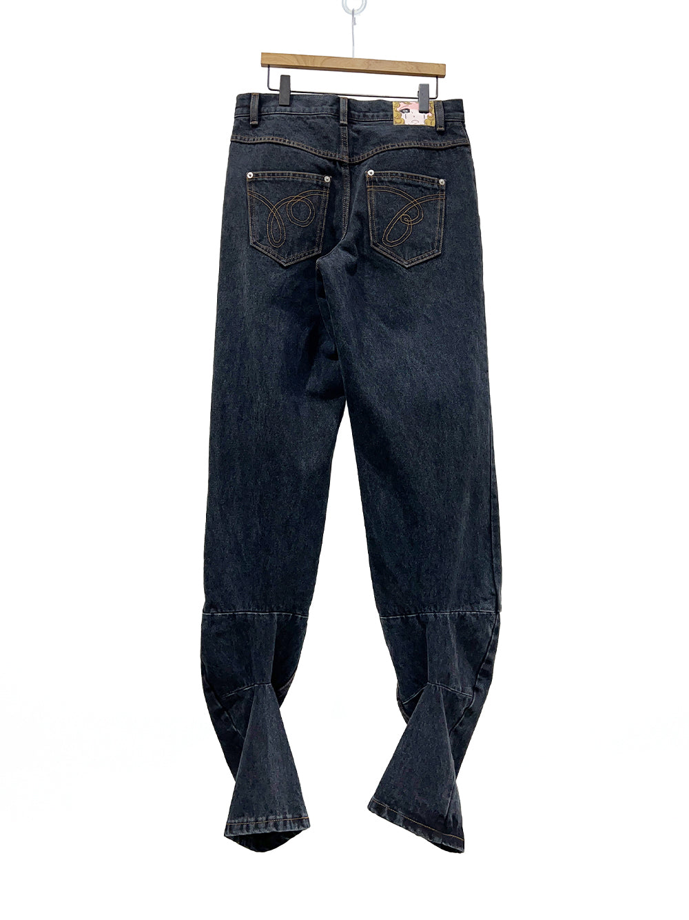 Tuck Detail Pegged Jeans (Black)