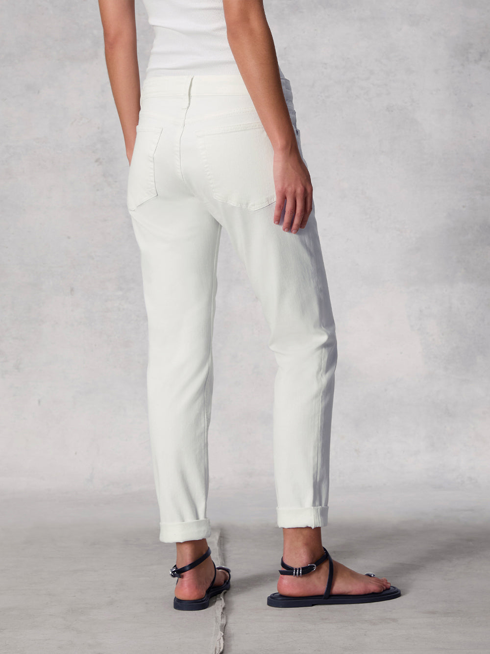 Dre Low-Rise Slim Boyfriend (Optic White)